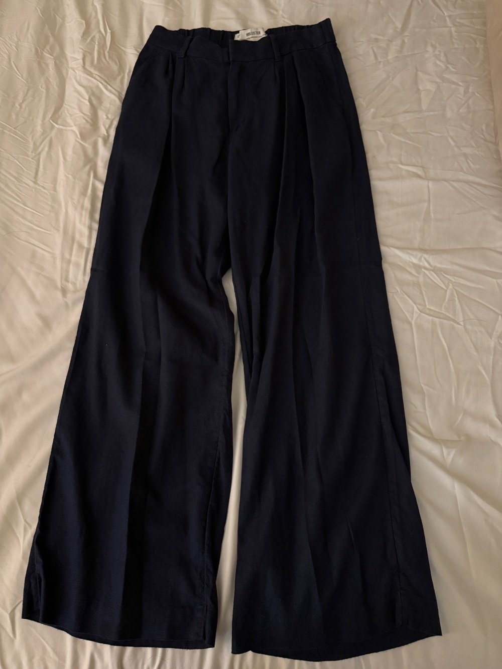 Hollister Navy Wide-Leg Pleated Pants